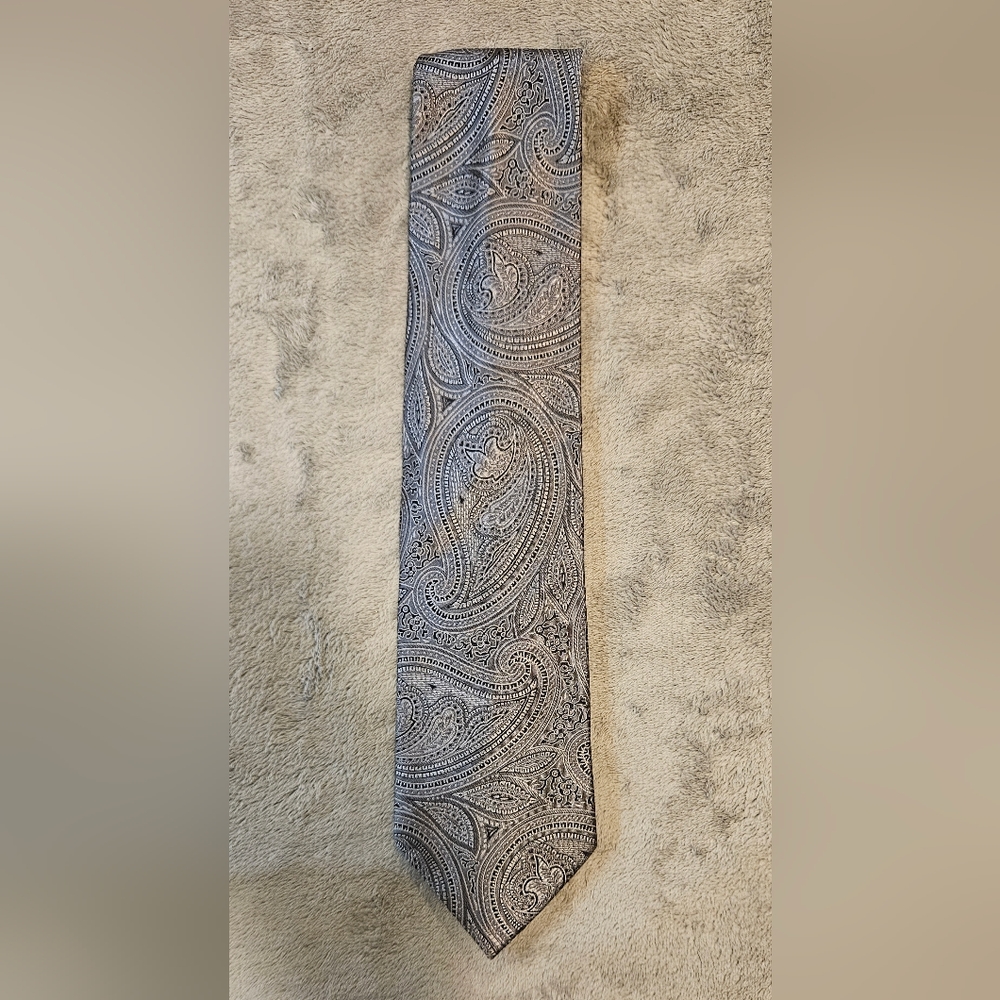 STAFFORD Performance Adult Silver Paisley Necktie